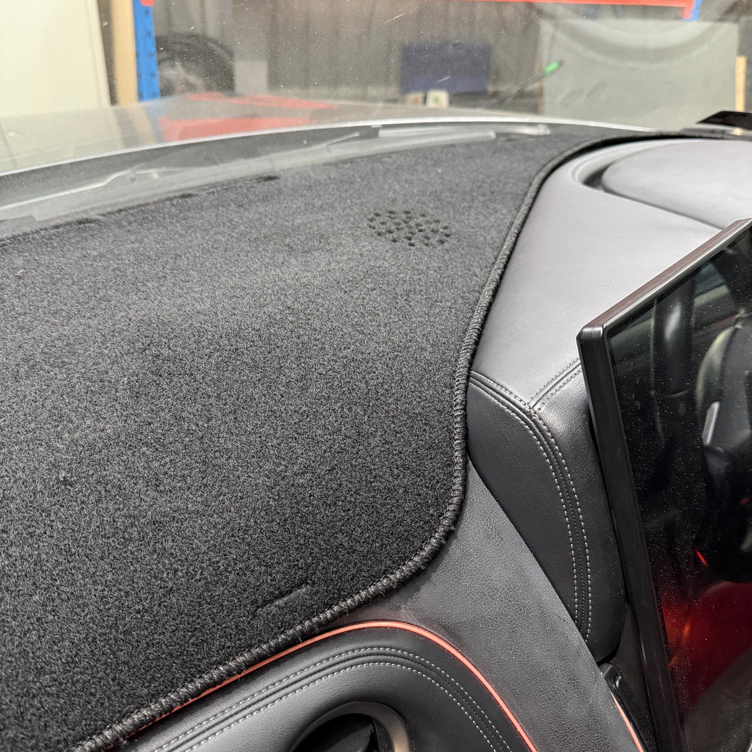 R35 GTR Dash Mat! ('08-'16)(RHD/LHD)